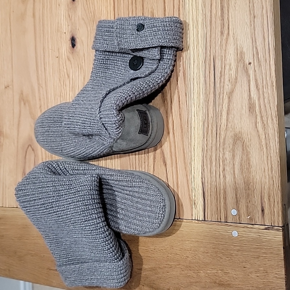 Gray slouchy UGGS size 10